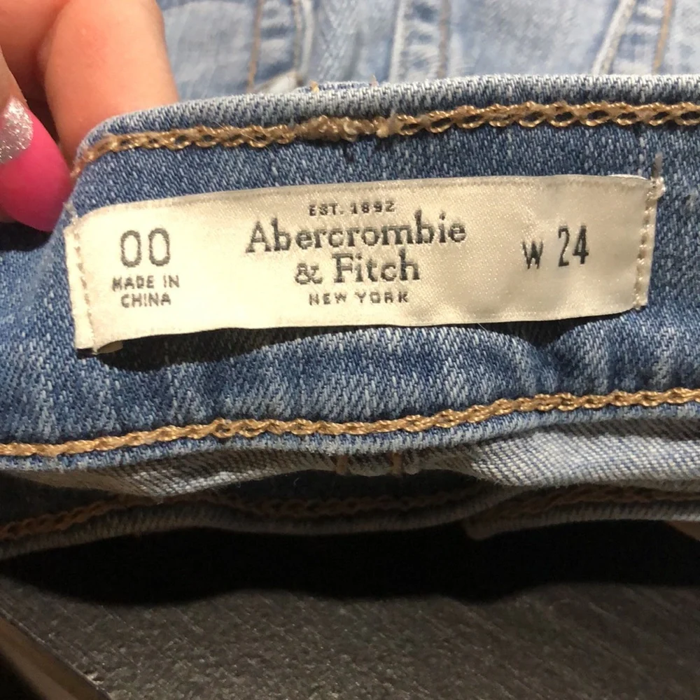Abercrombie & Fitch jean shorts size 24 - Picture 7 of 9